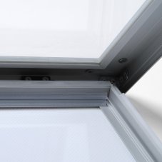 LED venkovní plakátová vitrína s plynovými písty A0