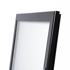 Černý samostatně stojící menu stojan LED osvětlený 4x A4